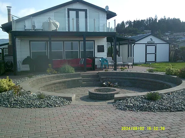 131 Beach Dr, Sequim, WA 98382