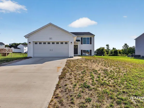 217 Vansen Dr, Kent City, MI 49330