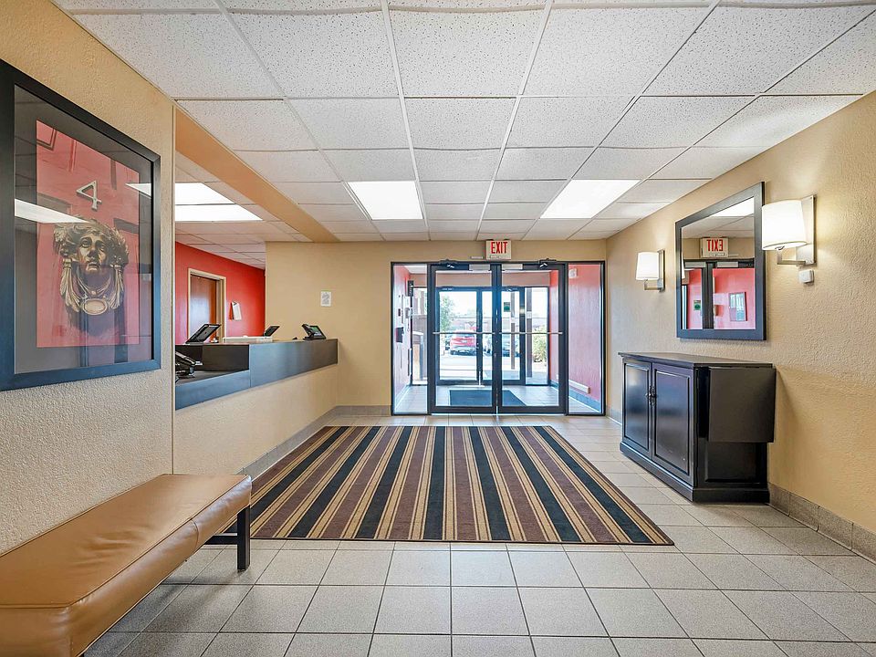 Lobby and Guest Check-in