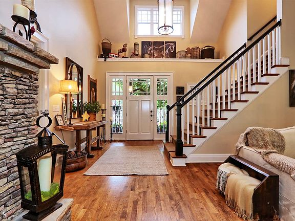 4th image of 37 Waterfront Park Ct