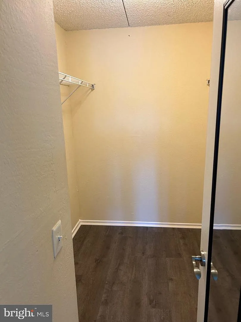 2 bed, 1048 sqft, $2,200 — Photo 4