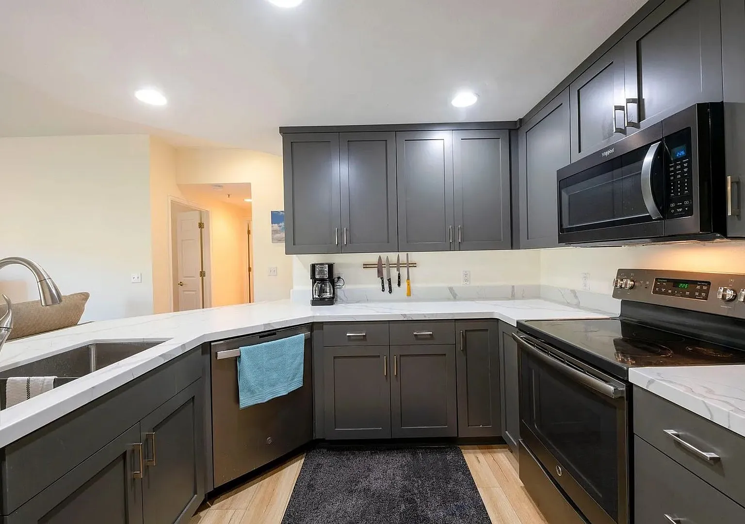 Canyon Creek Condo - Attached Garage - 6 Month Lease - Utilities Included — Photo 2