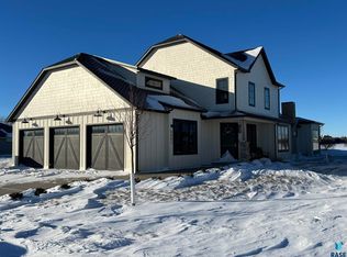 6805 Laguna Cir, Sioux Falls, SD 57108