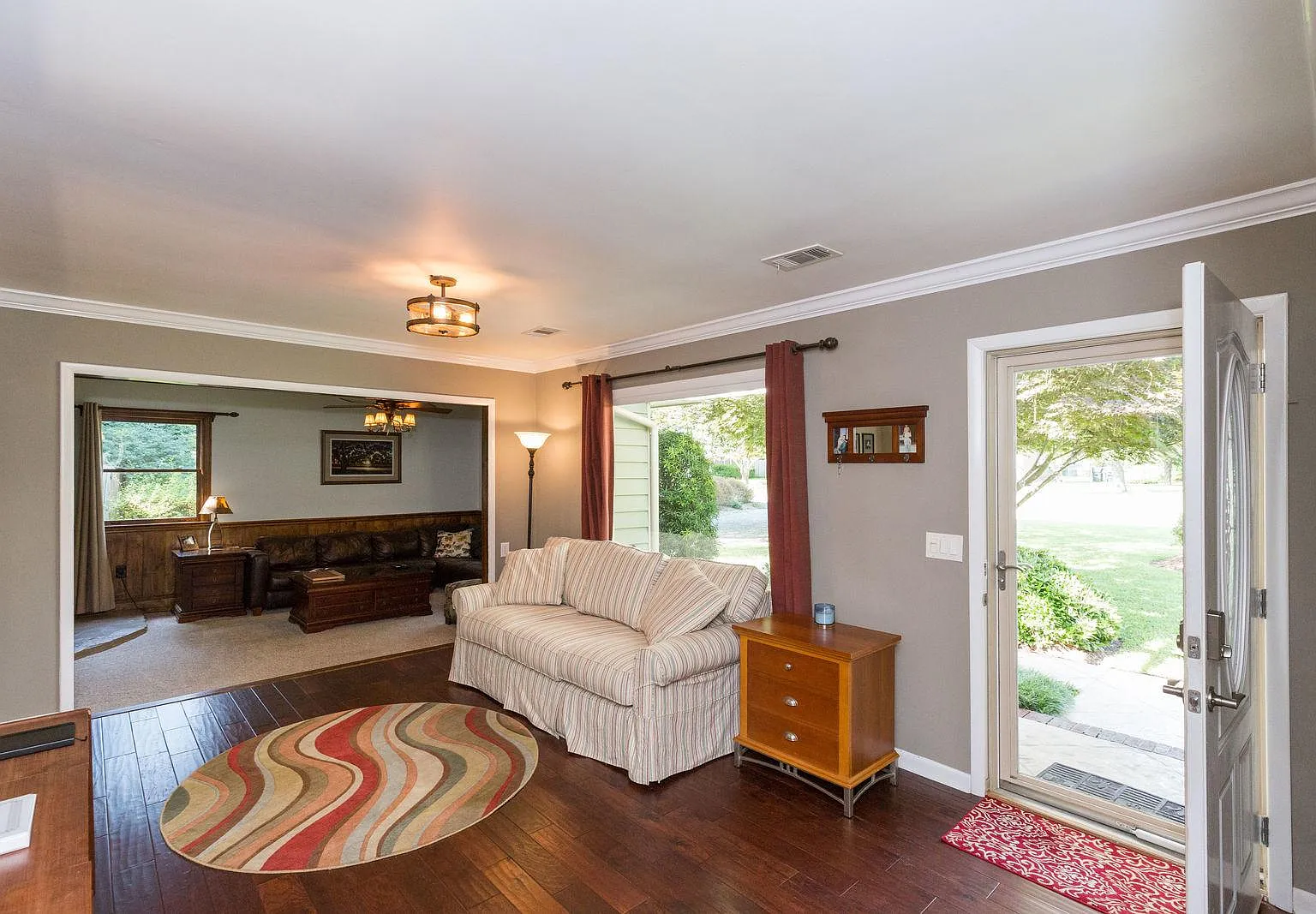 325 Ashford Ave — Photo 4