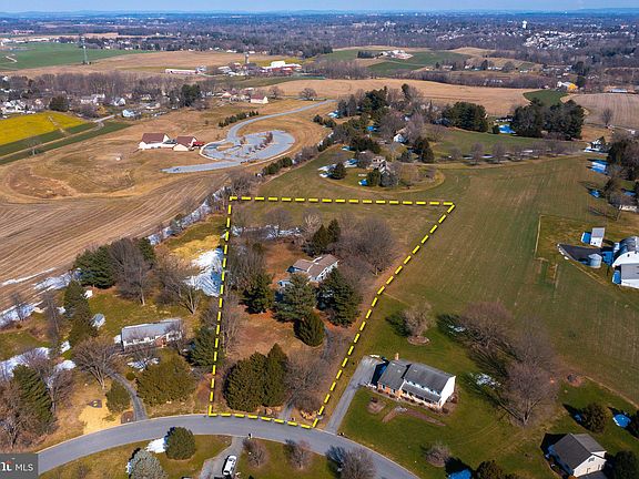 2nd image of 195 Carol Dr