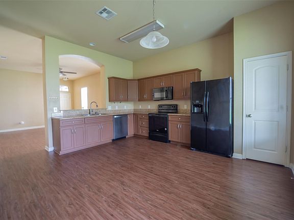4th image of 3416 Castleton Dr