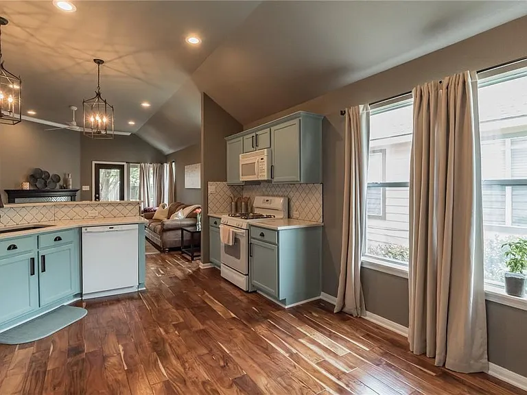 403 Rosedale Blvd — Photo 8