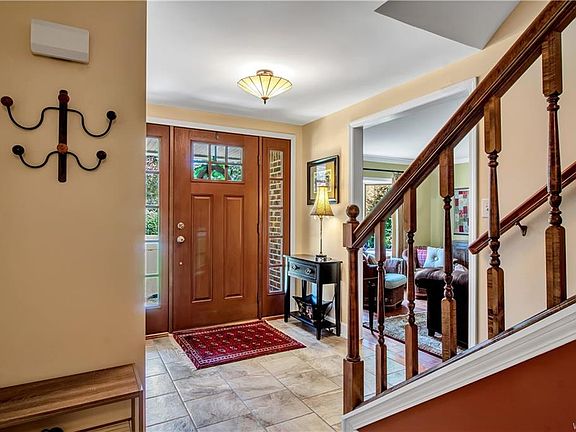 4th image of 51 Southwedge Dr