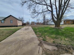 734 E Wisconsin St, Russell, KS 67665
