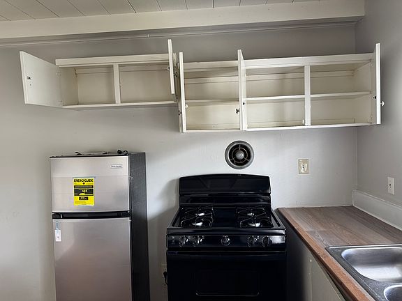 Brand new appliances . Refrigerator & Gas Range stove, Garbage disposal.