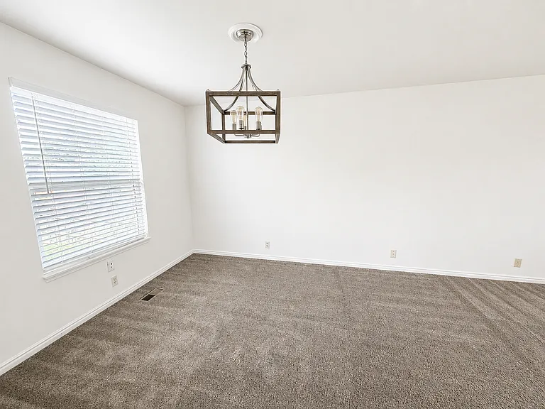 1564 E Hidden Valley Dr — Photo 6
