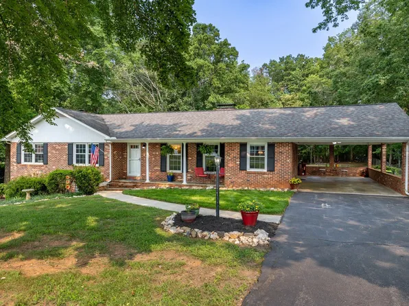 386 Fairlane Dr, Stanardsville, VA 22973