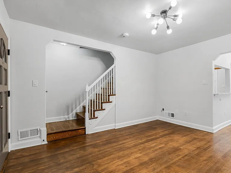 1557 42nd St SE — Photo 3
