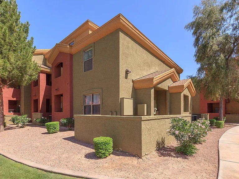 San Lucas Apartments — Photo 17