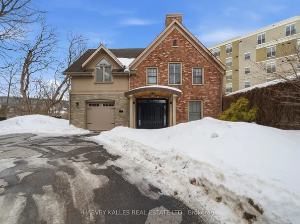 4 Bridge St #7, Prince Edward County, ON K0K 2T0