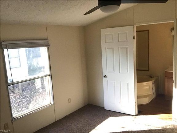 5th image of 86 Martha Dr