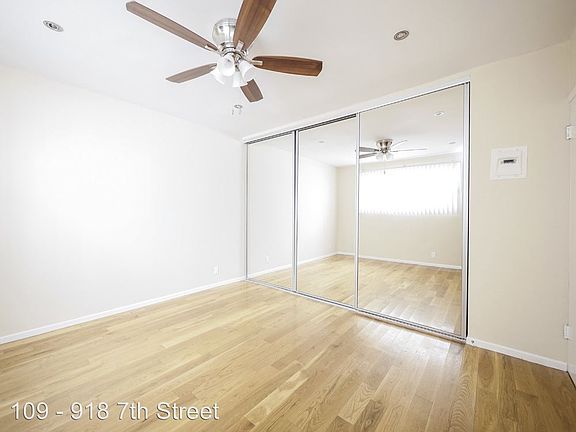 4th image of 918 7th St APT 04