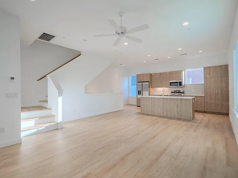4911 Belmont Ave #13 — Photo 10