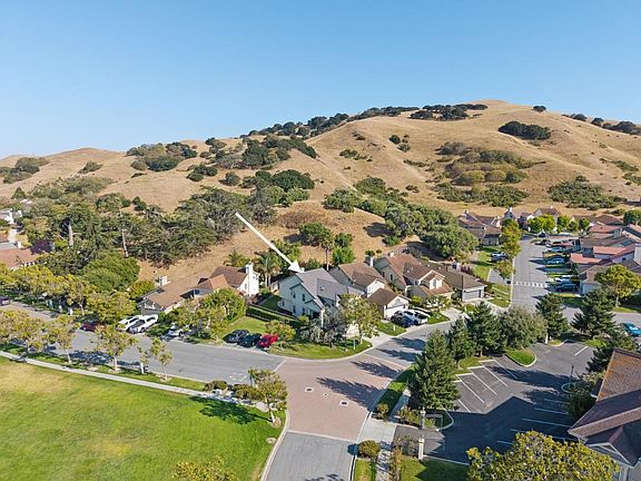 2nd image of 17552 Woodridge Ct