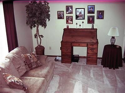4th image of 4805 Emerald Ln