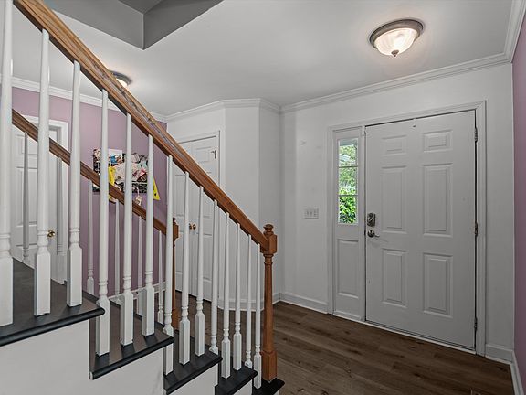5th image of 300 High Bluff Ln