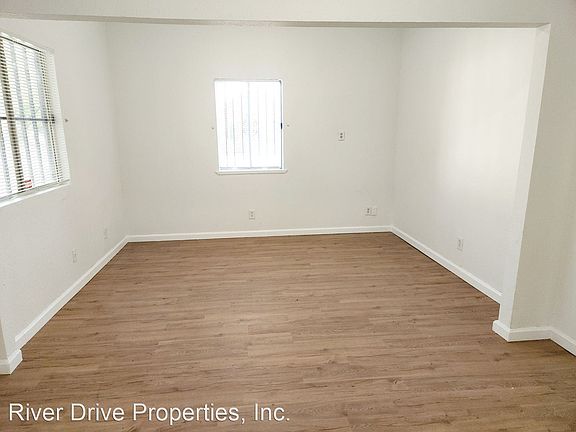 3rd image of 405 N Effie St #11427004