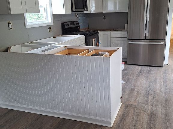3rd image of 10904 Moorewood Dr