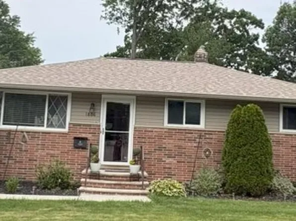 1806 Kennedy Dr, Wickliffe, OH 44092