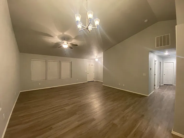 817 S Apple Pl — Photo 6