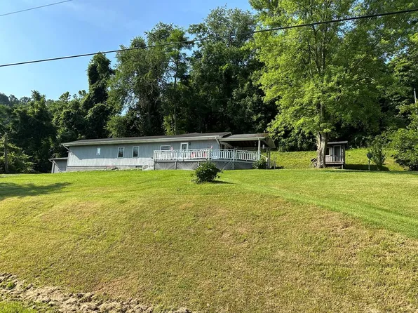 458 Woodland Acres Dr, Wheeling, WV 26003
