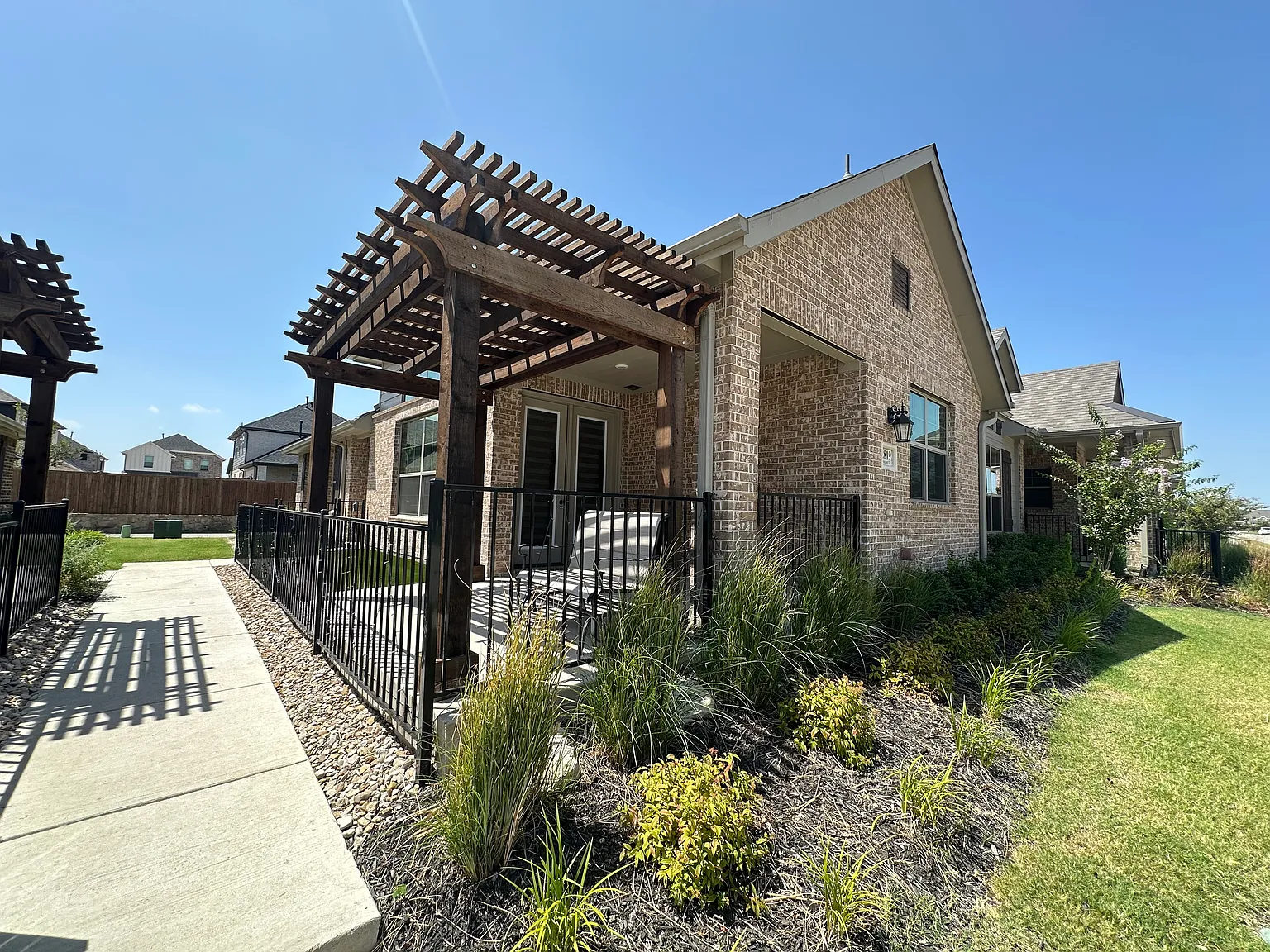3 bed, 1703 sqft, $2,600 — Photo 2