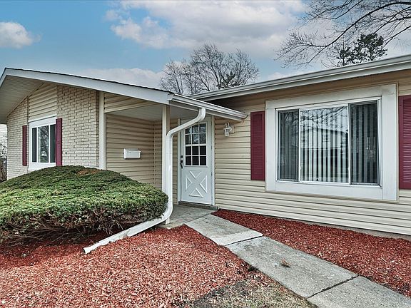 2nd image of 709 Hingham Ln