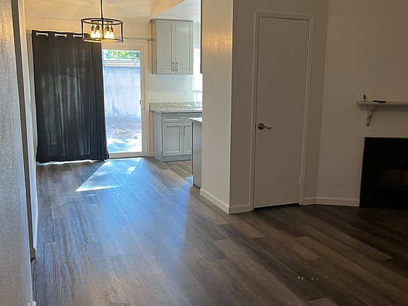 3rd image of 200 Woodbury Cir