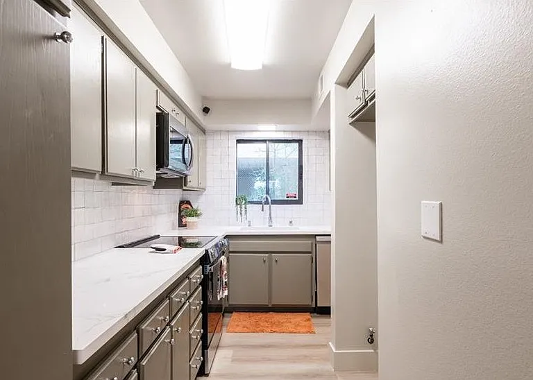 1900 Vine St #214 — Photo 13
