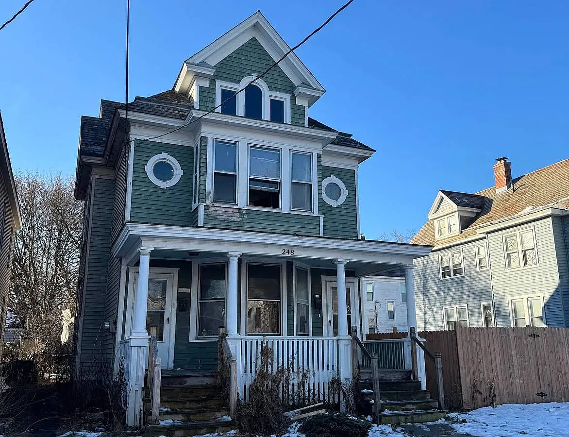 3 bed, $1,600 — Photo 1