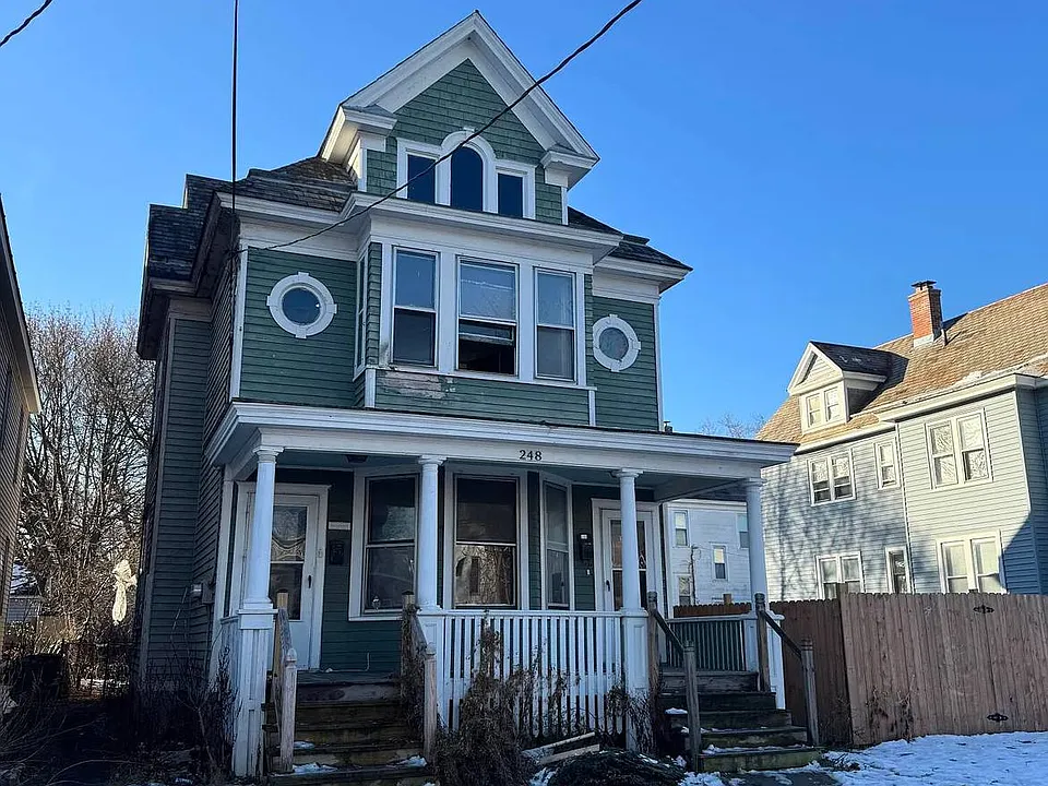 248 Catherine St #2