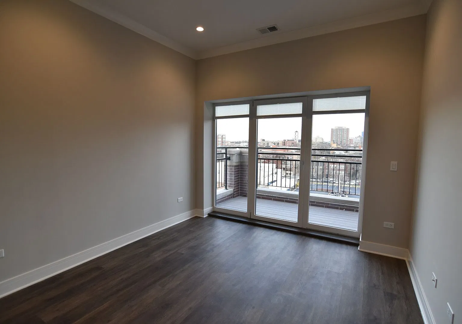 2 bed, 825 sqft, $3,450 — Photo 2