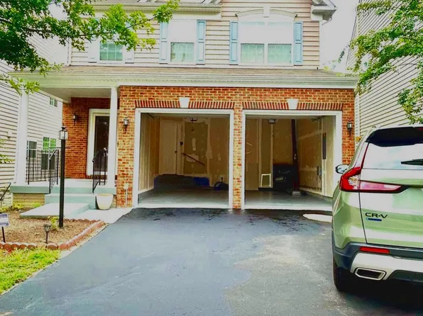 3565 Eagle Ridge Dr, Woodbridge, VA 22191
