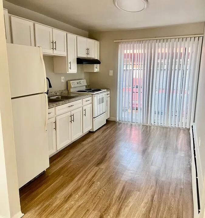 4260 W 70th Pl #4