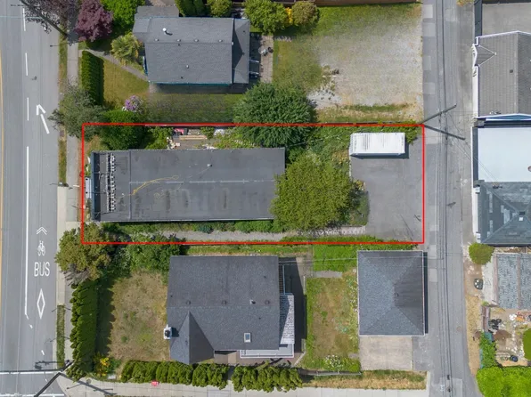 658 E 3rd St, North Vancouver, BC V7L 1G7