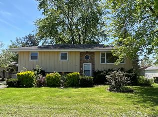 306 E Oak St, Lake In The Hills, IL 60156