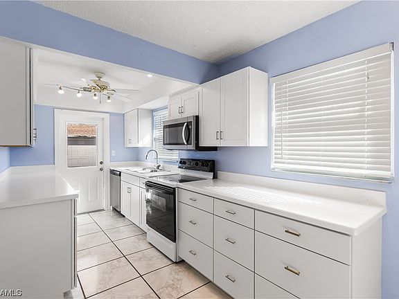 2nd image of 3577 Poinsettia Ave