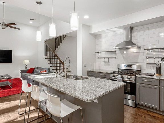 4th image of 1505 Rockdale Cir #A