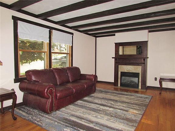 4th image of 693 Blue Ridge Rd