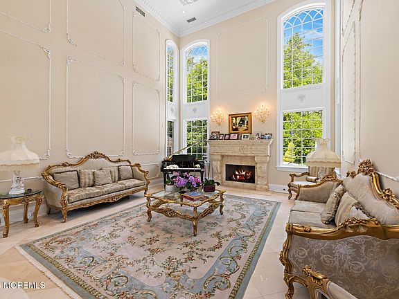 4th image of 12 Raintree Court