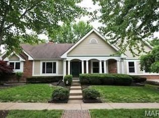 320 Penshurst Pl, Chesterfield, MO