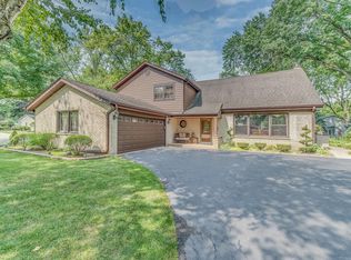121 York Ct, Naperville, IL 60540