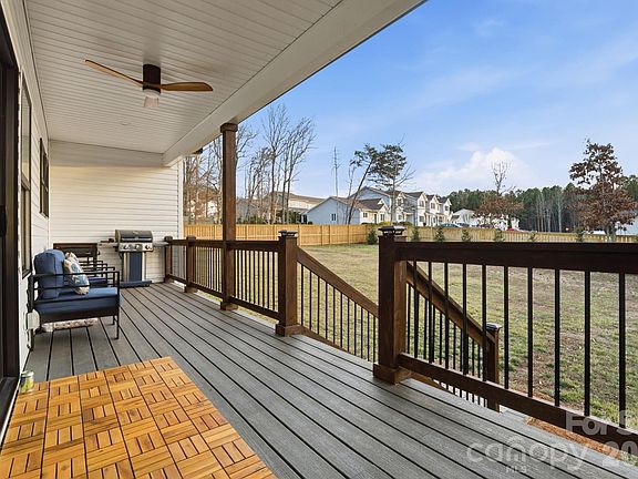 3rd image of 3207 Frazier Dr