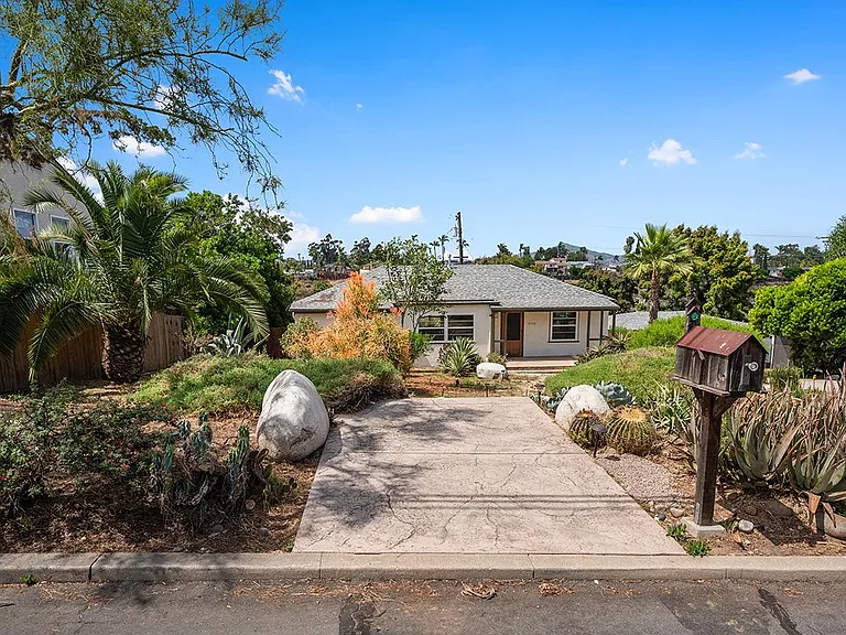 7170 Hybeth Dr — Photo 25