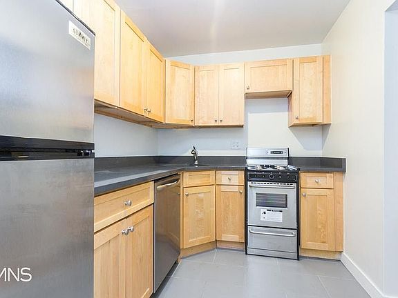4th image of 31 E 31st St APT 2C
